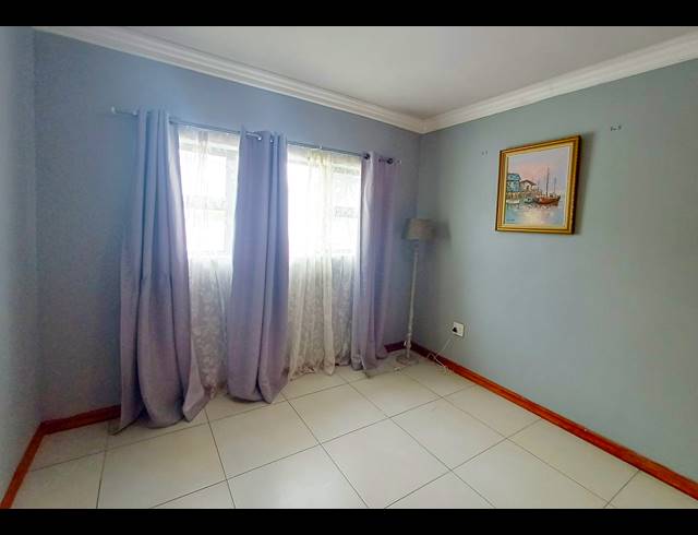 7 BEDROOM FREESTANDING FOR SALE IN KLEINMOND CENTRAL